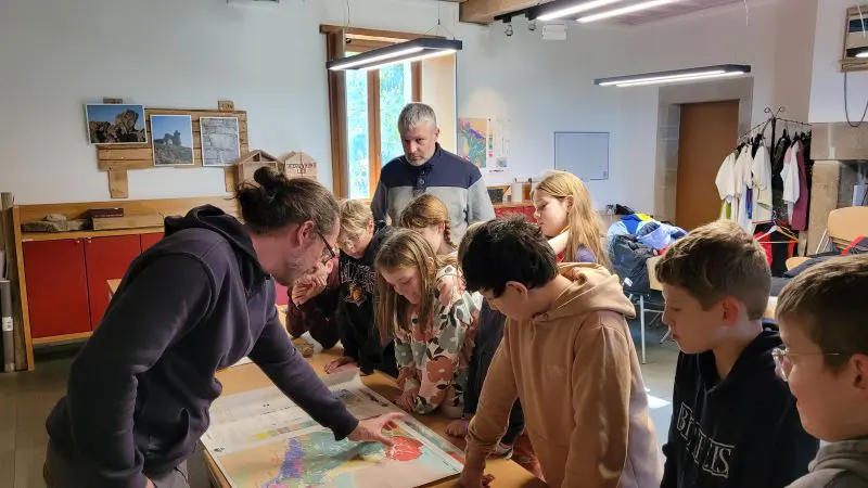 Default image illustrating the article "Geological field trip for the Tonneville school of the La Hague Geopark"