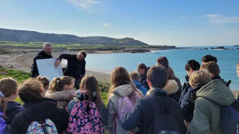 Default image illustrating the article "Geological field trip for the Tonneville school of the La Hague Geopark"